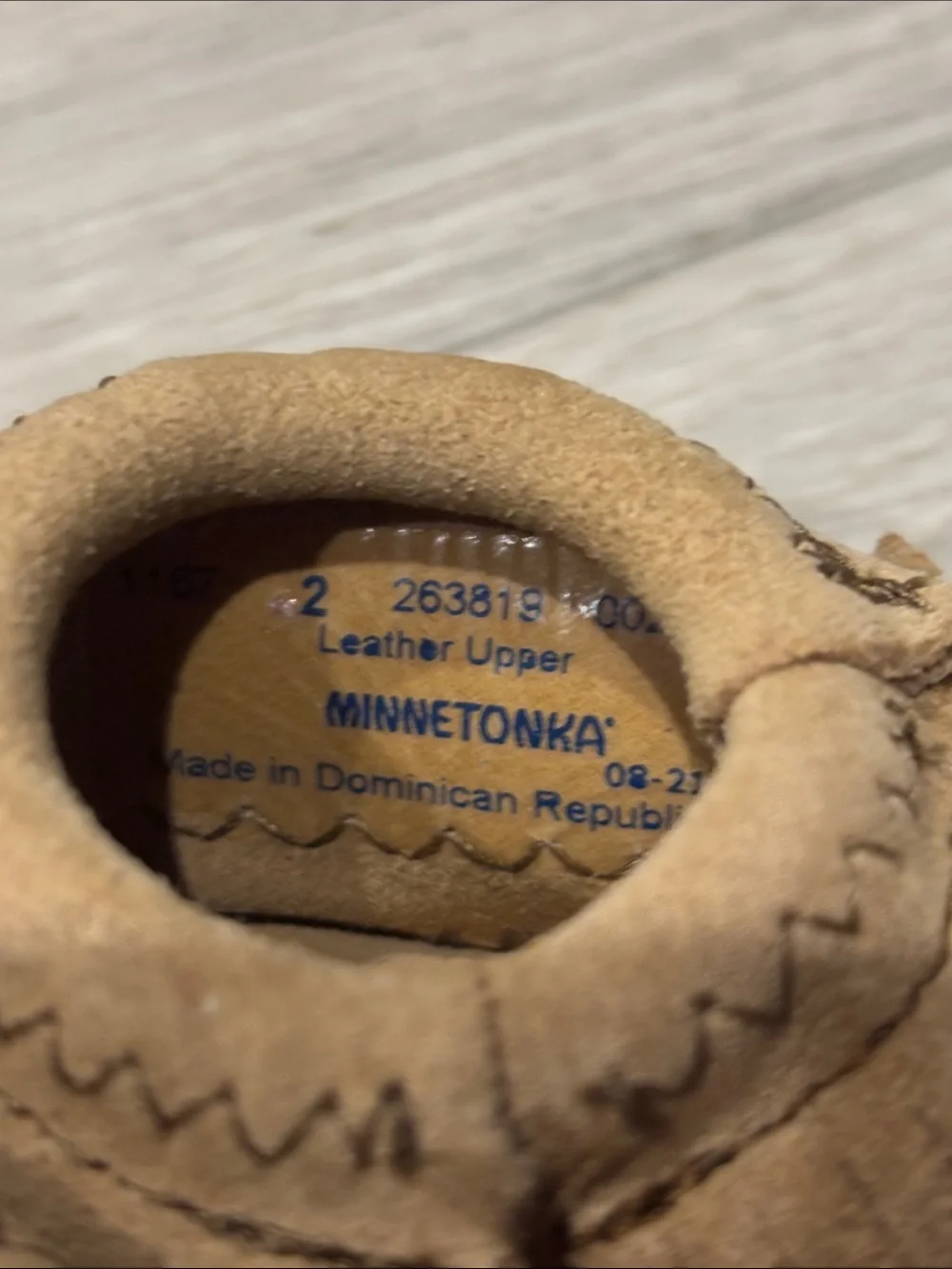 Minnetonka Size 2 Slippers Shoes Baby Infant Unisex
